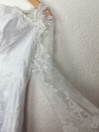 Безумно красивое кружевное свадебное платье А-силуэта с накидкой. Цвет - белый. . . фото 7