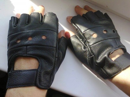 Мужские кожаные перчатки с открытыми пальцами, черного цвета, размер L, очень кр. . фото 2