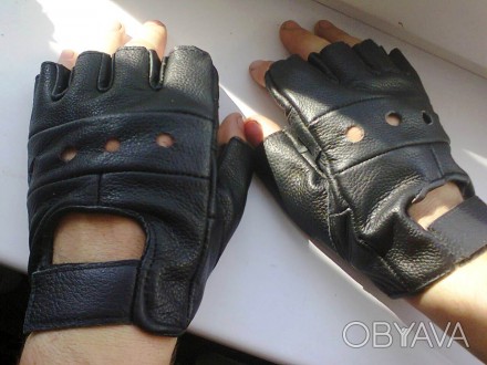 Мужские кожаные перчатки с открытыми пальцами, черного цвета, размер L, очень кр. . фото 1