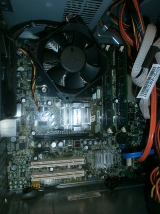 Продам рабочий компьютер.
процессор: двухъядерный Intel Core 2 Duo, E5200 часто. . фото 2