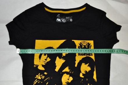 Продам женскую футболку Ramones, одевалась несколько раз, состояние хорошее, без. . фото 4
