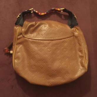Шикарная козырная кожаная сумка от Louis Vuitton ,небольшая и удобная,очень вмес. . фото 3