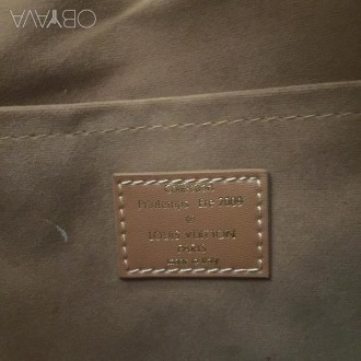 Шикарная козырная кожаная сумка от Louis Vuitton ,небольшая и удобная,очень вмес. . фото 4