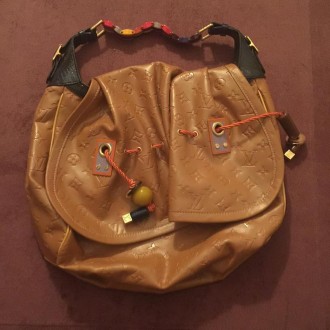 Шикарная козырная кожаная сумка от Louis Vuitton ,небольшая и удобная,очень вмес. . фото 2