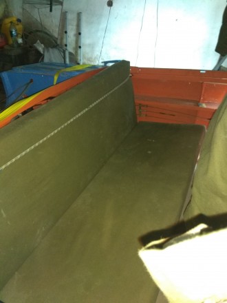 На лодке родные сиденья обтянуты салон трансформер для ночлега стоит электро пом. . фото 6