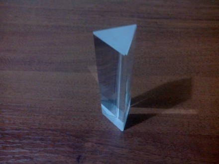 Оптическая стеклянная призма в коробочке. 

Материал: Стекло 

Размер: 
Угл. . фото 7