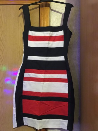 Продам отличное платье на лето, размер S, присутствует темно-синий цвет, красный. . фото 2