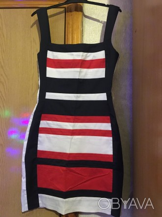 Продам отличное платье на лето, размер S, присутствует темно-синий цвет, красный. . фото 1