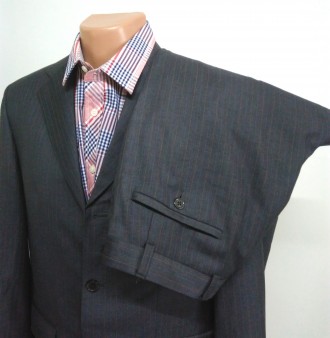 Серый деловой костюм в полоску. Пиджак без распорки, атласная подкладка, вшитые . . фото 3