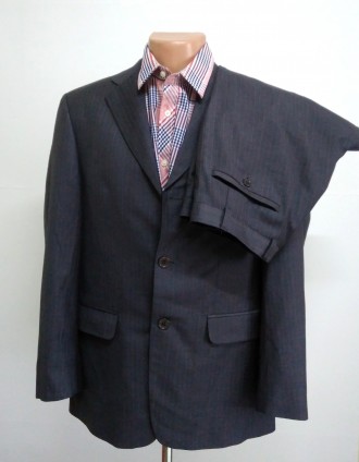 Серый деловой костюм в полоску. Пиджак без распорки, атласная подкладка, вшитые . . фото 2