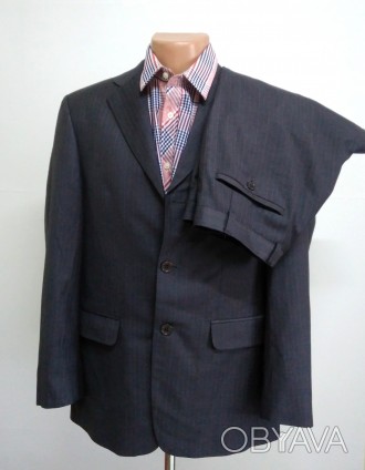 Серый деловой костюм в полоску. Пиджак без распорки, атласная подкладка, вшитые . . фото 1