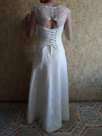 Свадебное платье. В очень хорошем состоянии. 38 размер.  Возможен торг.. . фото 6