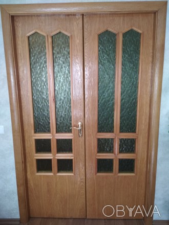 Продам межкомнатные лакированные шпонированные дубом двери со стеклом (3 шт.) и . . фото 1