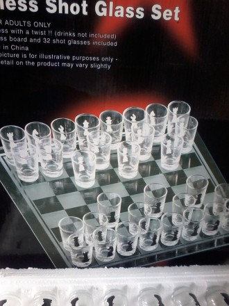 Набор рюмочек на шахматной доске. Абсолютно новый. . фото 2