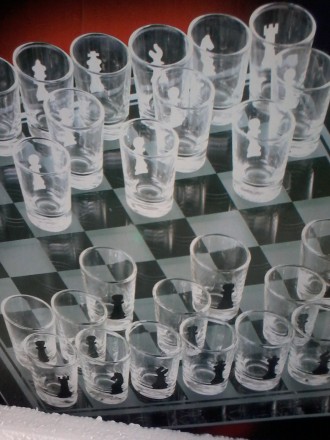 Набор рюмочек на шахматной доске. Абсолютно новый. . фото 6
