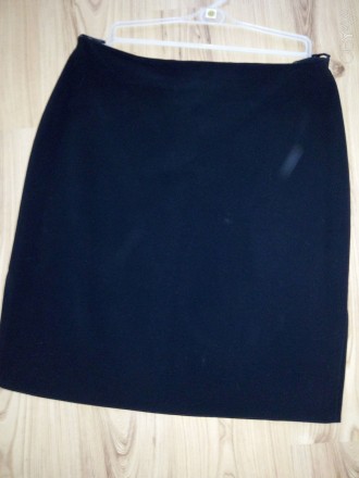 Продам красивую классическую юбку с двумя разрезиками по бокам.. . фото 2
