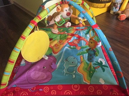 Все игрушки в комплекте. Жирафчик в подарок. Все целое только обезьянка перестал. . фото 3