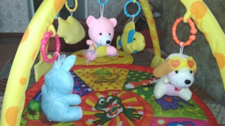 Продам новый розвивающий коврик-черепашку с подвесными мягкими игрушками-погрему. . фото 3