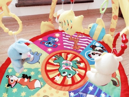 Развивающий коврик для малышей с шелестящими лапками,и симпатичными игрушками.В . . фото 3
