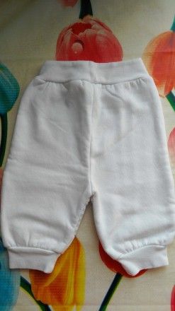 Продам нарядные белые штанишки на малыша 3-6 мес, в отличном состоянии. Без пяте. . фото 3