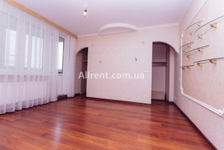 Код объекта: 10718. Продается 3-комнатная квартира по проспекту Героев Сталингра. . фото 3