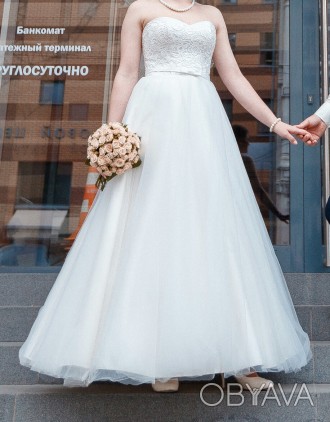 Свадебное платье 44р (М). В идеальном состоянии. (Можно 42-46 за счет корсета). . . фото 1