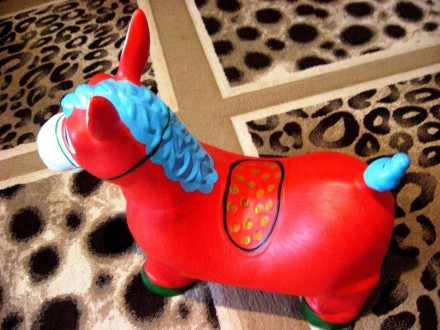Продам резиновую лошадку- прыгуна с небольшой дырочкой под задней ножкой,которую. . фото 5