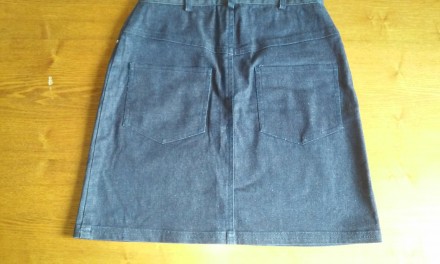 аккуратная юбка джинсовая стрейч
длина-40 см
по поясу-31 см
ширина по бедрам-. . фото 5