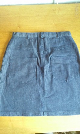 аккуратная юбка джинсовая стрейч
длина-40 см
по поясу-31 см
ширина по бедрам-. . фото 4