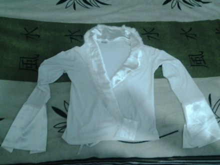 Блузки и белые кофточки очень подходят в школу.. . фото 3