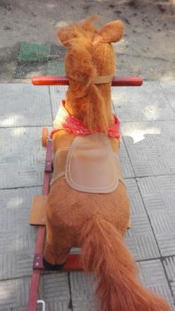 Лошадка качалка, на колёсиках, встроенные милодии, для малыша от 2 годиков, все . . фото 2
