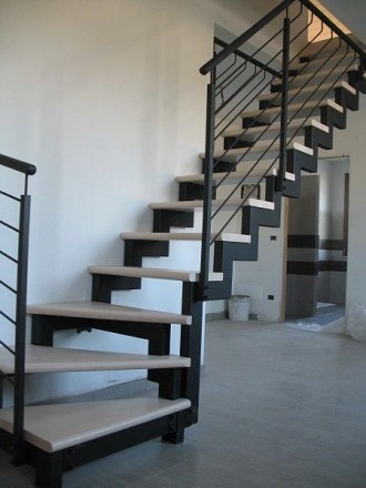 Сходи в будинку мають служити не тільки засобом для пересування між рівнями, але. . фото 2