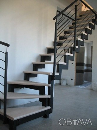 Сходи в будинку мають служити не тільки засобом для пересування між рівнями, але. . фото 1