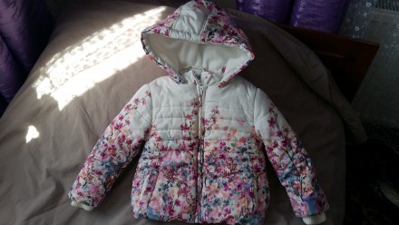 Нереально красивая демисезонная курточка на малышку с цветочным принтом. На ребе. . фото 2