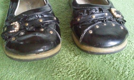 удобные лакированные туфли черные ,на прочной липучке. . фото 3