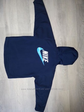 Ветровка Nike 6-7 лет. Флисовая подкладка В капюшоне, рукавах, в карманах
Очень. . фото 5