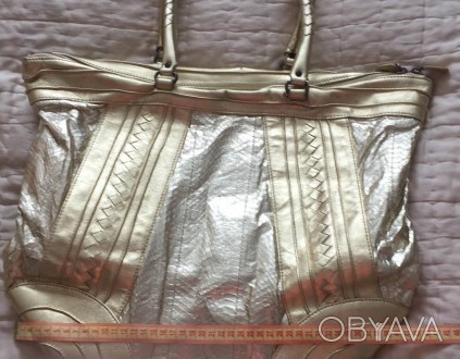Потрясающая большая золотая сумка кожа питона +кожа от Bottega Veneta. 
Любимая. . фото 1