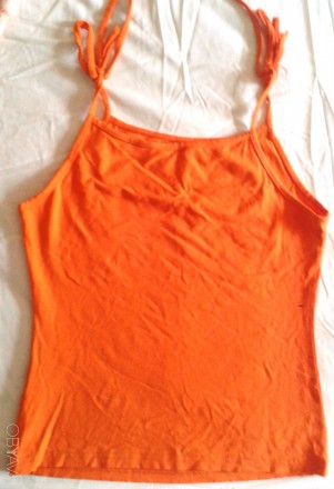 Майка для девочки 9-10 лет оранжевая с рисунком. Завязывается на плечах. ПОГ – 3. . фото 3
