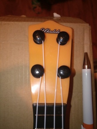 Новая детская гавайская гитара. Изготовлена в Китае. Материал - пластик. Местопо. . фото 3