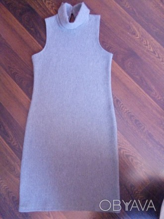 Cтильное платье серого цвета из плотного материала в отличном состоянии на худен. . фото 1