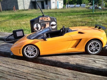 Машинка на радио управлении Lamborghini, с аккумулятором на зарядке. В отличном . . фото 3