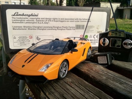 Машинка на радио управлении Lamborghini, с аккумулятором на зарядке. В отличном . . фото 2