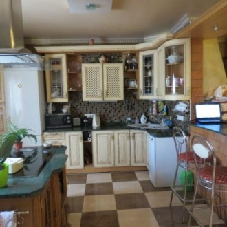 Жилой дом в г. Борисполь, в отличном состоянии общей площадью 360 кв.м. Обжитый . . фото 4