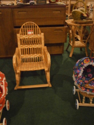 Дитяче крісло-гойдалка виготовлене із екологічного матеріалу (деревина та лоза).. . фото 3