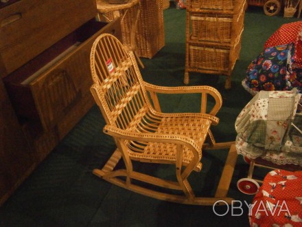 Дитяче крісло-гойдалка виготовлене із екологічного матеріалу (деревина та лоза).. . фото 1
