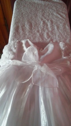 Нарядное белое платье с длинным рукавом, одевалось на пол часа. Объем талии 48см. . фото 5