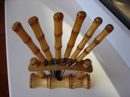 Ножи набор из 6 шт. на подставке, бамбуковая ручка. оригинальные, раритетные, пр. . фото 2