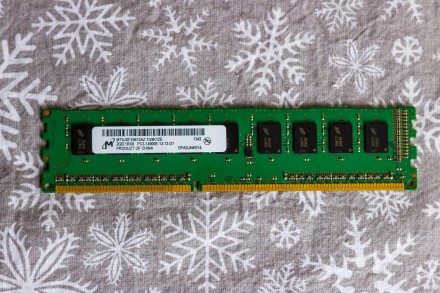 4 планки серверної оперативної памяті по 2 GB кожна
модель: MICRON 2GB PC3-1490. . фото 5