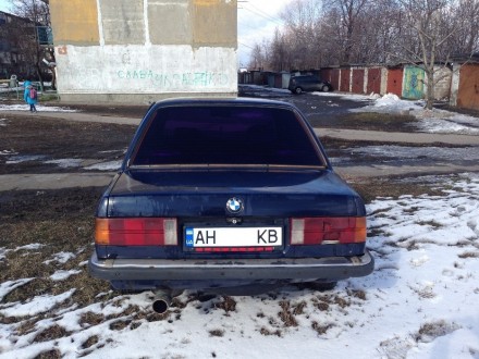 BMW E30 1984 г. Стоит двигатель m40b16. Местами слегка вздулась краска после зим. . фото 4