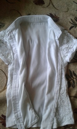 Блуза школьная в отличном состоянии,без дефектов,стрейчевая.Длина 56 см.По талии. . фото 3